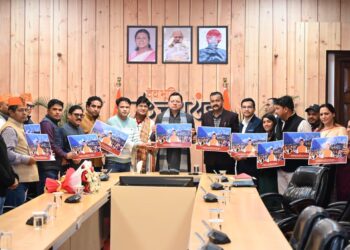 मुख्यमंत्री धामी ने पैंली-पैंली बार उत्तराखण्डी गीत का किया विमोचन 