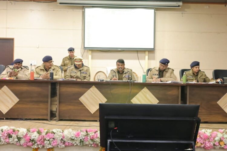 एसएसपी दून ने की मासिक अपराध गोष्ठी, क्रिसमस व नववर्ष पर सुरक्षा–यातायात को लेकर सख्त निर्देश